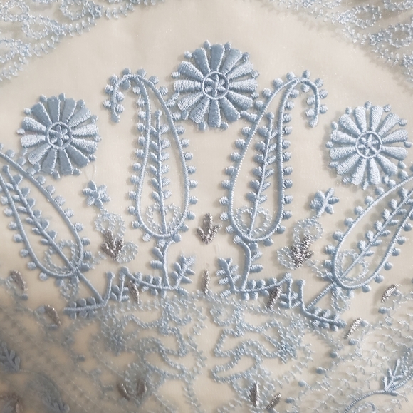 Vintage Embroidered Handbag with Wooden Handles - Picture 2 of 5